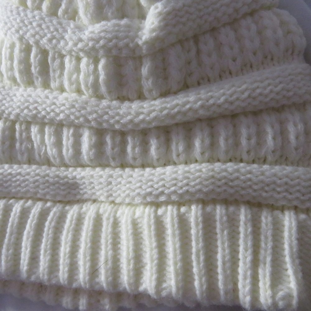 Neve Worn before Pom Pom beanie 💖 - Picture 2 of 4